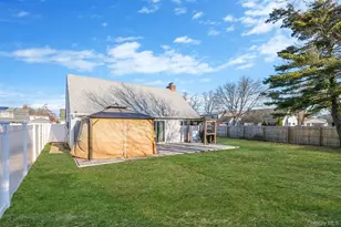 616 Kenmore Ave, Copiague, NY 11726 - Photo 9