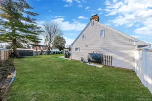 616 Kenmore Ave, Copiague, NY 11726 - Photo 5