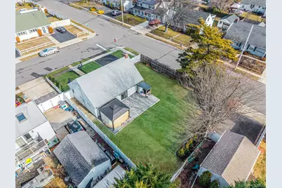 616 Kenmore Avenue, Copiague, NY 11726 - Photo 17