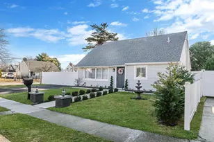 616 Kenmore Ave, Copiague, NY 11726 - Photo 3