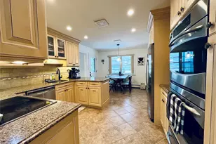 112 Crescent Dr, Searingtown, NY 11507 - Photo 9