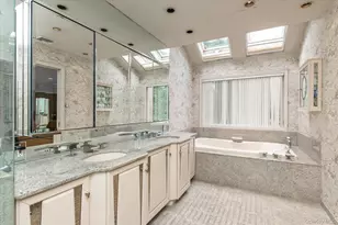 19 Flamingo Rd, East Hills, NY 11576 - Photo 15