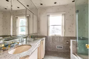 19 Flamingo Rd, East Hills, NY 11576 - Photo 13