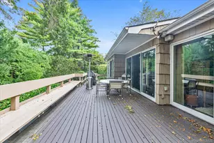 19 Flamingo Rd, East Hills, NY 11576 - Photo 17