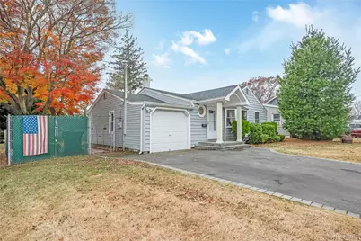 254 W 1st Street, West Islip, NY 11795 - Photo 13