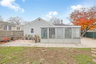 254 W 1st St, West Islip, NY 11795 - Photo 17