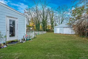 21 S Summit Ave, Patchogue, NY 11772 - Photo 23