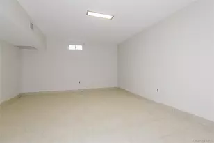 1 Tiffany Cir, Manhasset, NY 11030 - Photo 27