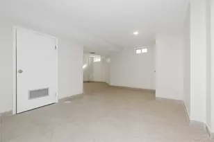 1 Tiffany Cir, Manhasset, NY 11030 - Photo 31