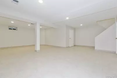 1 Tiffany Circle, Manhasset, NY 11030 - Photo 29