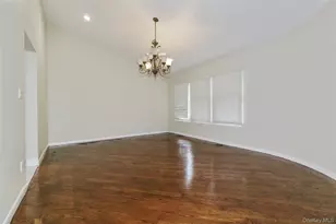 1 Tiffany Cir, Manhasset, NY 11030 - Photo 11