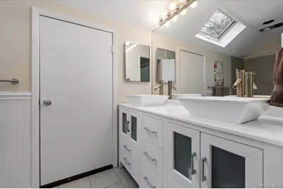 98 Squiretown Road, Hampton Bays, NY 11946 - Photo 19