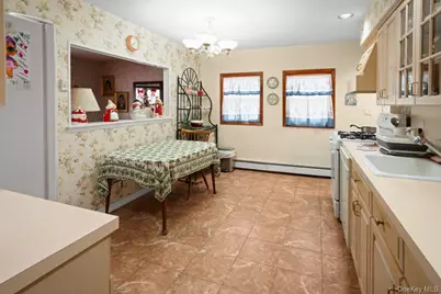 1111 Hempstead Avenue, West Hempstead, NY 11550 - Photo 9