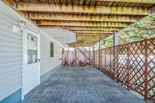 299 Seminole St, Ronkonkoma, NY 11779 - Photo 27