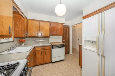 2 Parkview Place, Elmont, NY 11003 - Photo 11