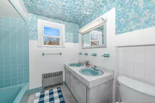 2 Parkview Pl, Elmont, NY 11003 - Photo 17