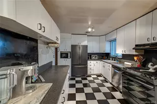 187 Nolin St, Brentwood, NY 11717 - Photo 5