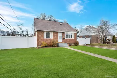 37 9th Street, Hicksville, NY 11801 - Photo 3