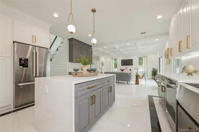 52 Cortland Avenue, Hicksville, NY 11801 - Photo 5