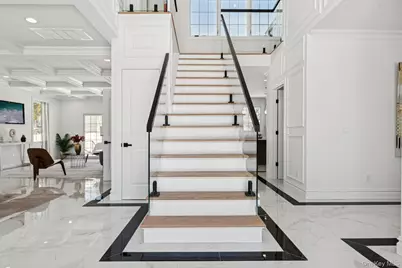 52 Cortland Avenue, Hicksville, NY 11801 - Photo 3