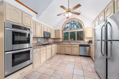 3200 Sound Drive, Greenport, NY 11944 - Photo 11