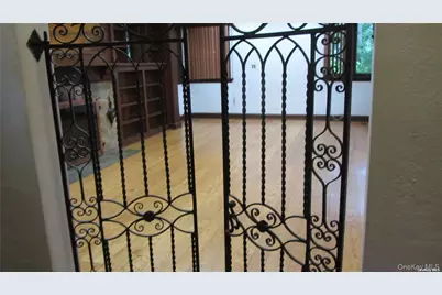 100 Hicks Lane, Great Neck, NY 11024 - Photo 3