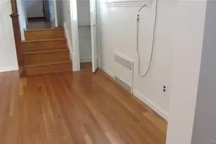 100 Hicks Ln, Great Neck, NY 11024 - Photo 13