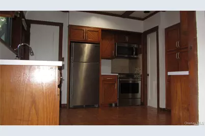 100 Hicks Lane, Great Neck, NY 11024 - Photo 5