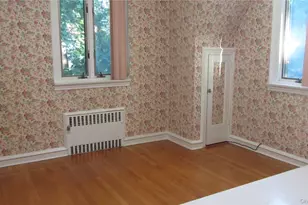 100 Hicks Ln, Great Neck, NY 11024 - Photo 9