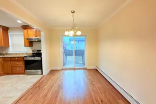 35 N 16th St, Wheatley Heights, NY 11798 - Photo 3