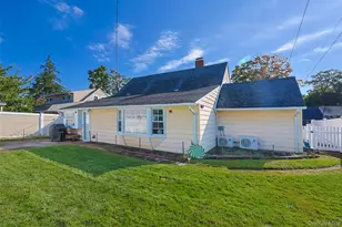 80 Cypress Ln E, Westbury, NY 11590 - Photo 17