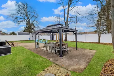 312 W 20th Street, Deer Park, NY 11729 - Photo 17