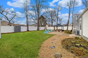 312 W 20th St, Deer Park, NY 11729 - Photo 25