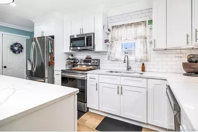 312 W 20th Street, Deer Park, NY 11729 - Photo 9