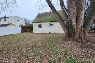 33 Parkway Blvd, Wyandanch, NY 11798 - Photo 11