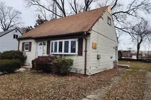 33 Parkway Blvd, Wyandanch, NY 11798 - Photo 3