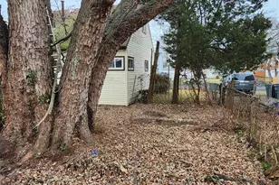 33 Parkway Blvd, Wyandanch, NY 11798 - Photo 9