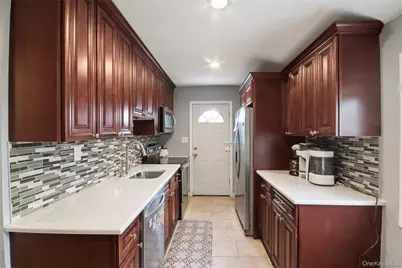 505 Madison Avenue, Brentwood, NY 11717 - Photo 7