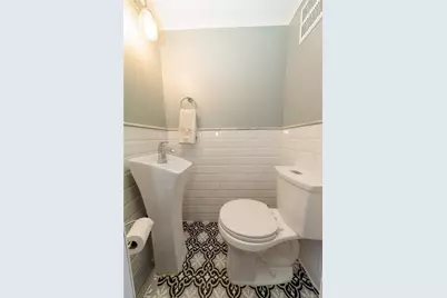 678 Front Street #E, Hempstead, NY 11550 - Photo 7