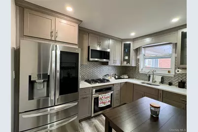 264-48 Langston Avenue #2nd Floor, Glen Oaks, NY 11004 - Photo 3