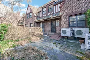 111-09 75th Rd, Forest Hills, NY 11375 - Photo 23