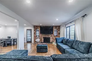 15 Sinclair Martin Dr, Roslyn, NY 11576 - Photo 5