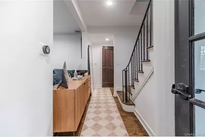 15 Sinclair Martin Drive, Roslyn, NY 11576 - Photo 9