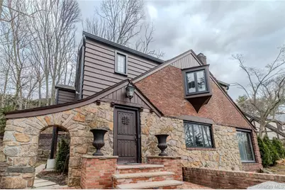 15 Sinclair Martin Drive, Roslyn, NY 11576 - Photo 1