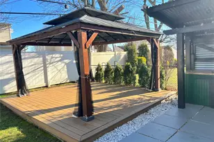 137 Center Ln, Levittown, NY 11756 - Photo 21