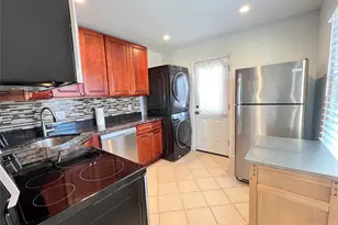 137 Center Ln, Levittown, NY 11756 - Photo 3