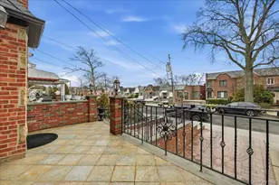 63-45 77th Pl, Middle Village, NY 11379 - Photo 3