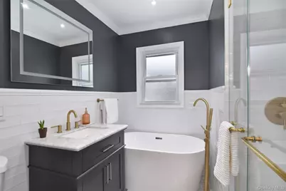 99 Amherst Drive, New Rochelle, NY 10804 - Photo 17