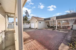 215 Rudolf Rd, Mineola, NY 11501 - Photo 5