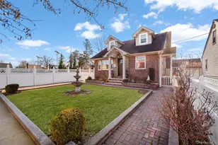 215 Rudolf Rd, Mineola, NY 11501 - Photo 3